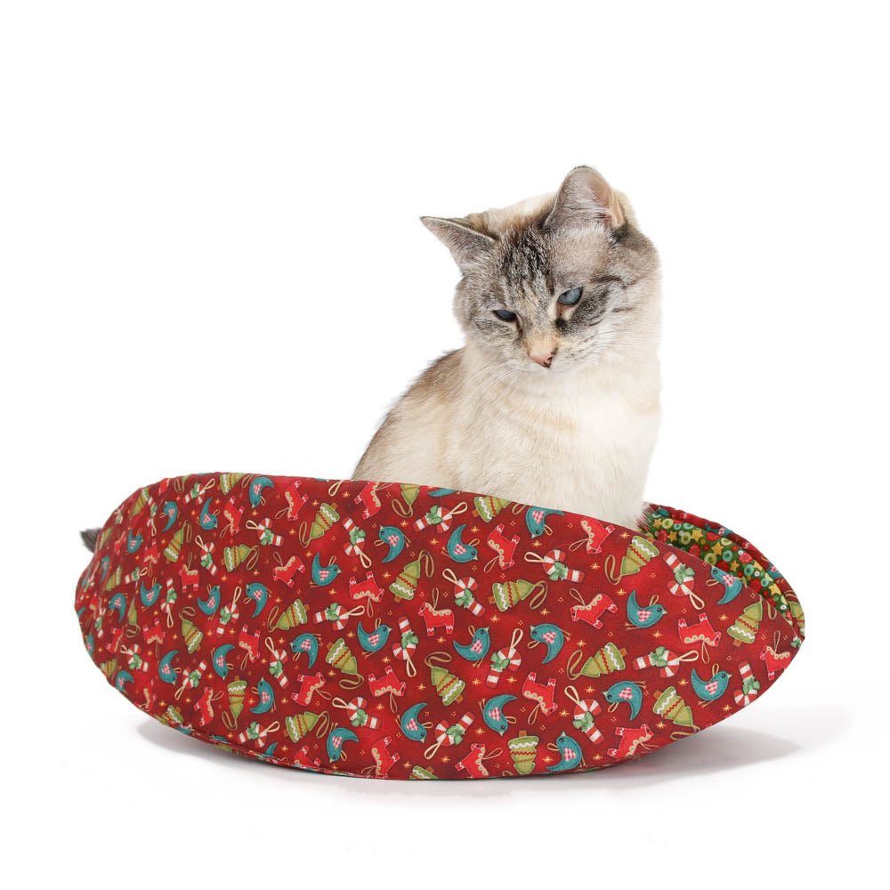 Scandi best sale cat bed