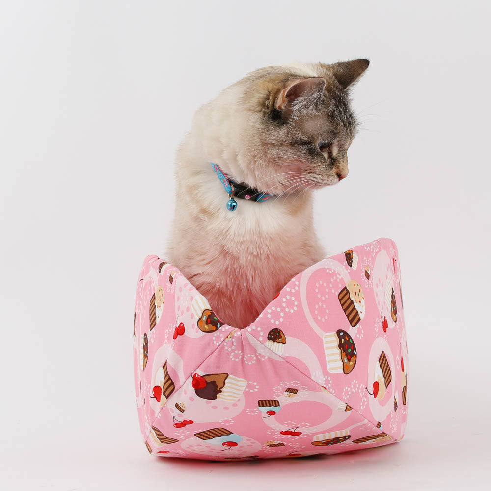 Cupcake best sale cat bed