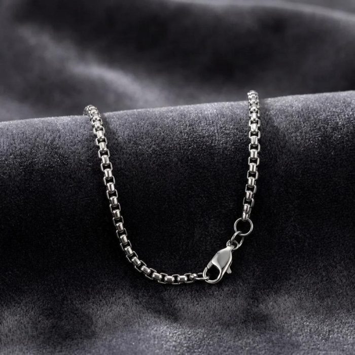 Tiny Cocktail Shaker Necklace (2)
