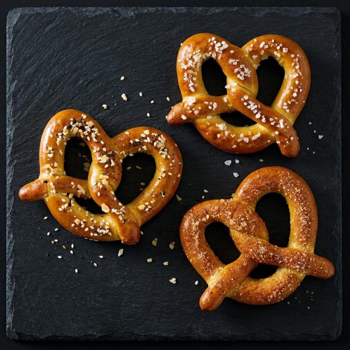 Delicious Savory & Sweet Pretzel And Beer Cheese Kit 1