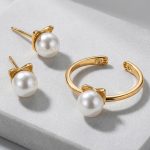 Elegant Cat Lady Pearl Earrings 3
