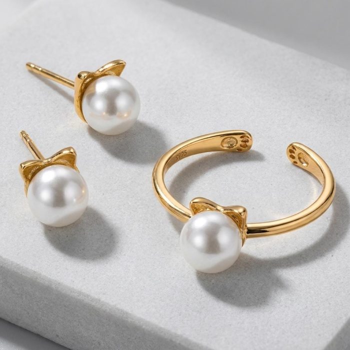 Elegant Cat Lady Pearl Earrings 3