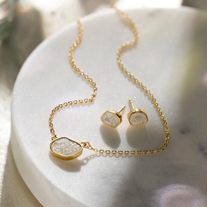 Elegant Sliced Raw Diamond Pebble Necklace 3