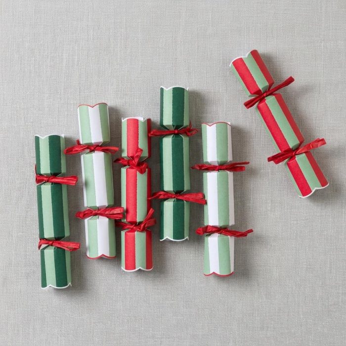 Festive Pop & Sip Drink Charm Mini Christmas Crackers 1