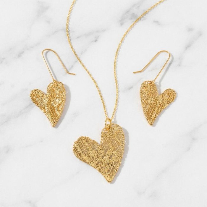 Handcrafted Precious Dipped-lace Heart Necklace 2