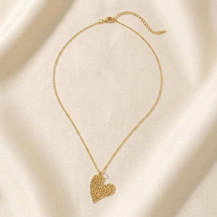 Handcrafted Precious Dipped-lace Heart Necklace 3