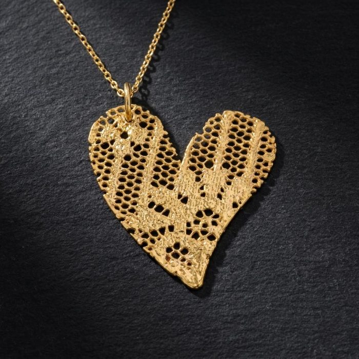 Handcrafted Precious Dipped-lace Heart Necklace 4