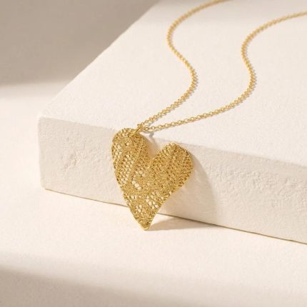 Handcrafted Precious Dipped-lace Heart Necklace