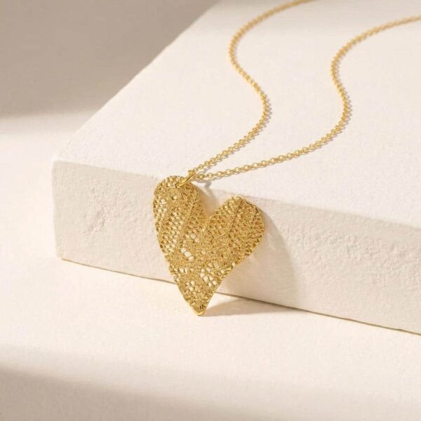 Handcrafted Precious Dipped-lace Heart Necklace