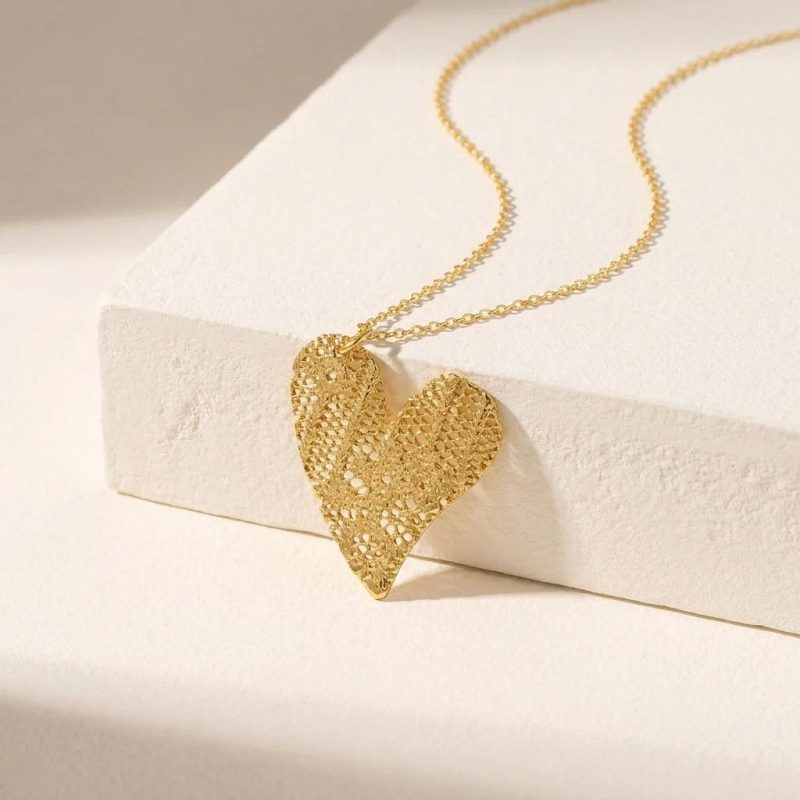 Handcrafted Precious Dipped-lace Heart Necklace