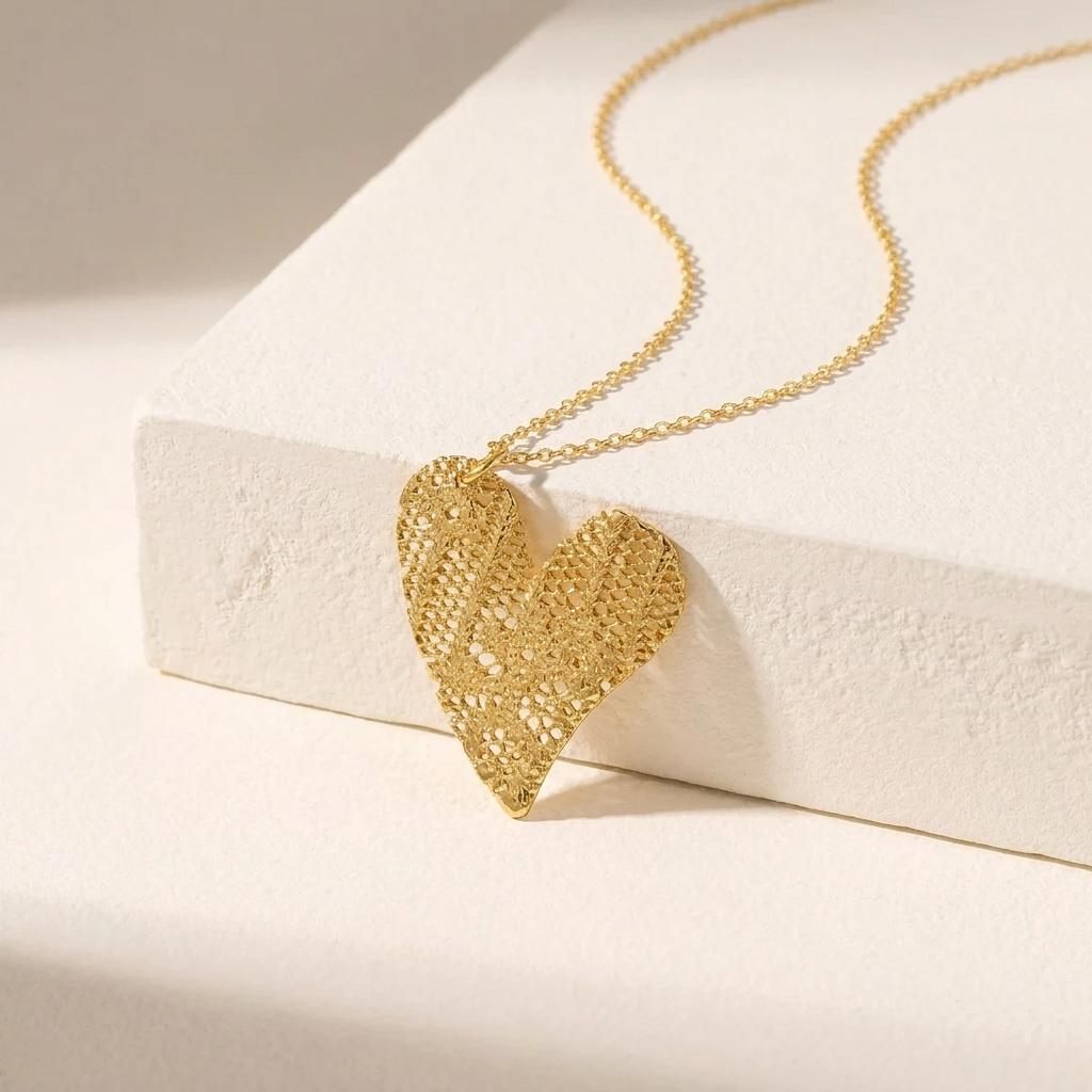 Handcrafted Precious Dipped-lace Heart Necklace Handcrafted Precious Dipped-lace Heart Necklace