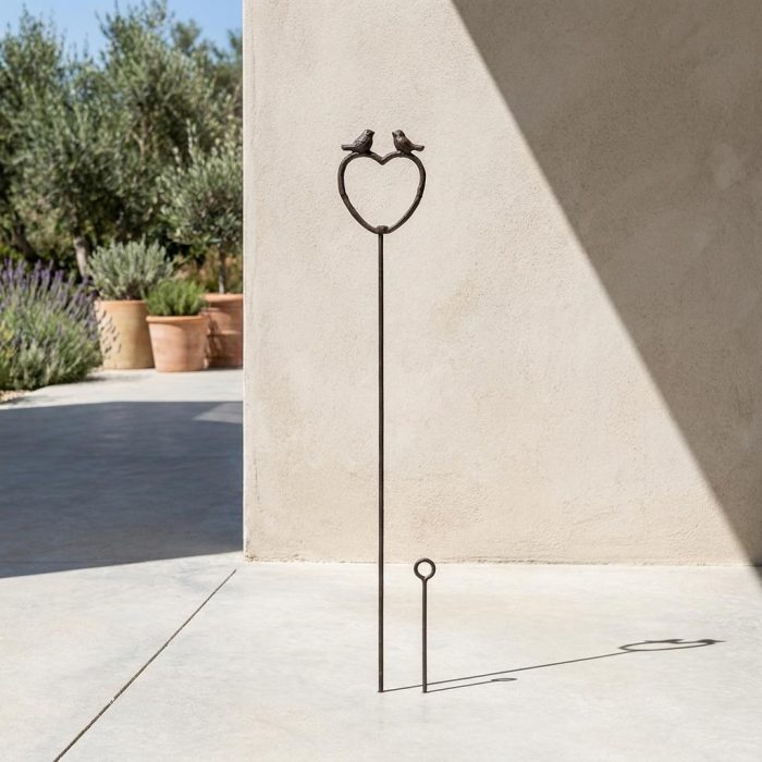 Heart-shaped Cast Iron Fruit Feeding Stake 1