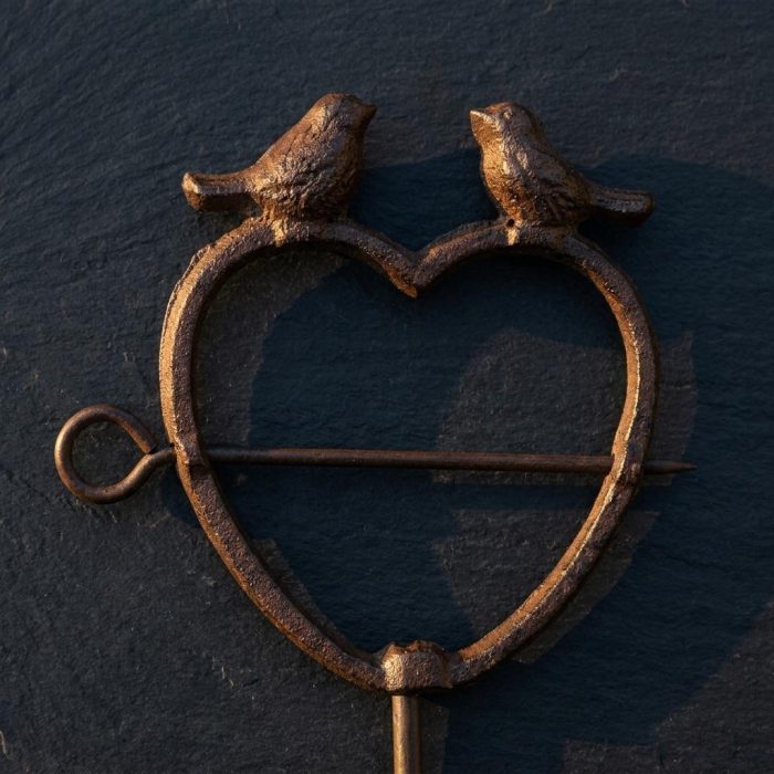 Heart-shaped Cast Iron Fruit Feeding Stake 2