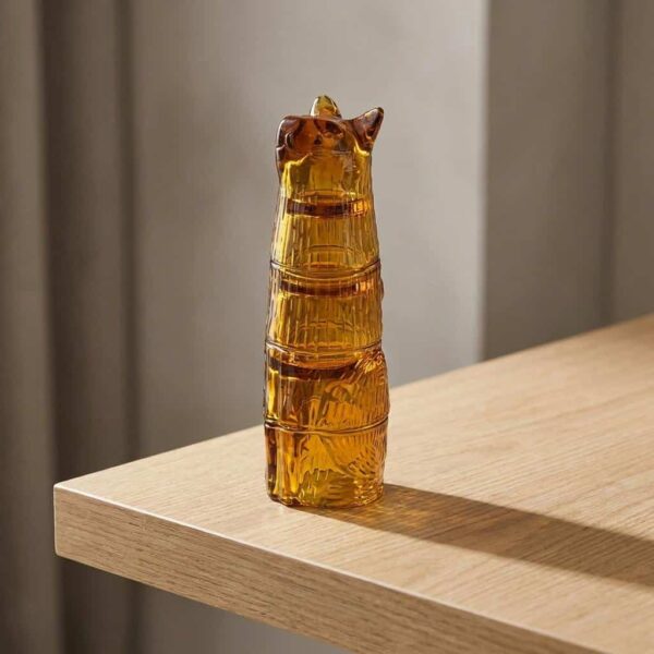 Space-saving Amber Cat Stacking Glass Set