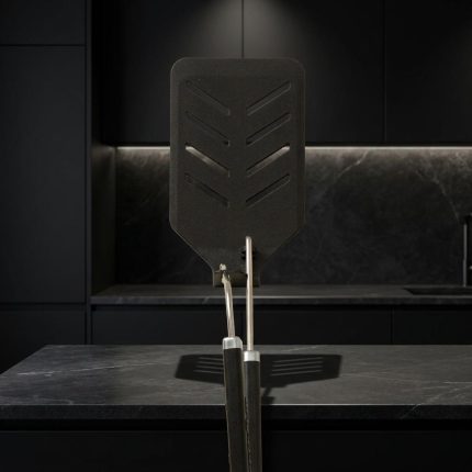 Versatile Easy-flip Ergonomic Spatula 1