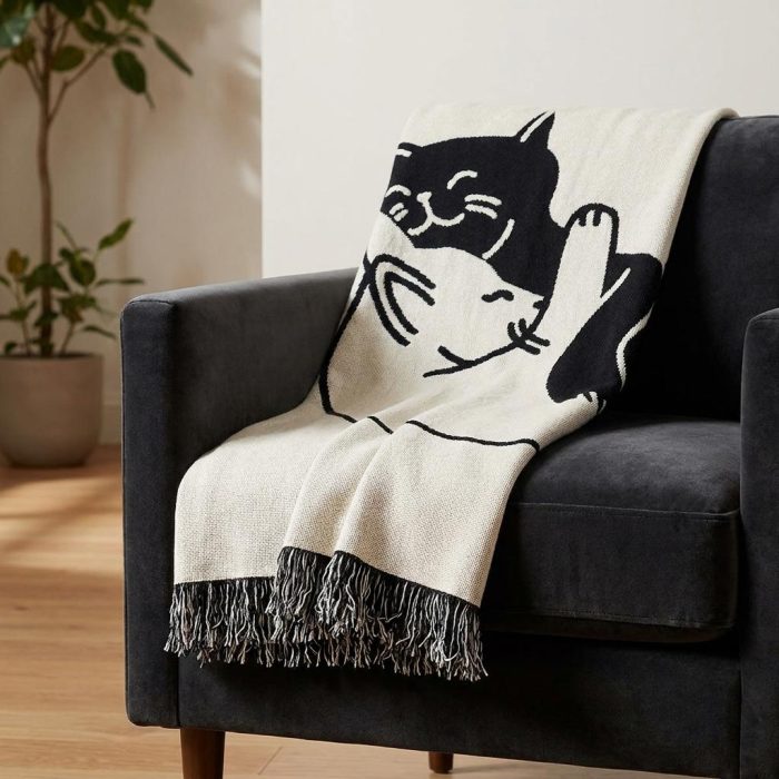 Cute Snuggle Cat Throw Blanket 1